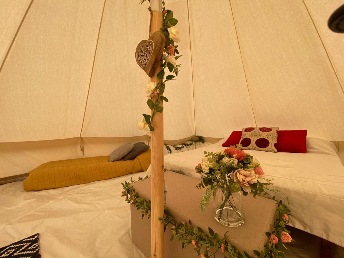 Honey Pod Farm Bell Tents อัพตัน อะพอน แซเวิร์น ภายนอก รูปภาพ