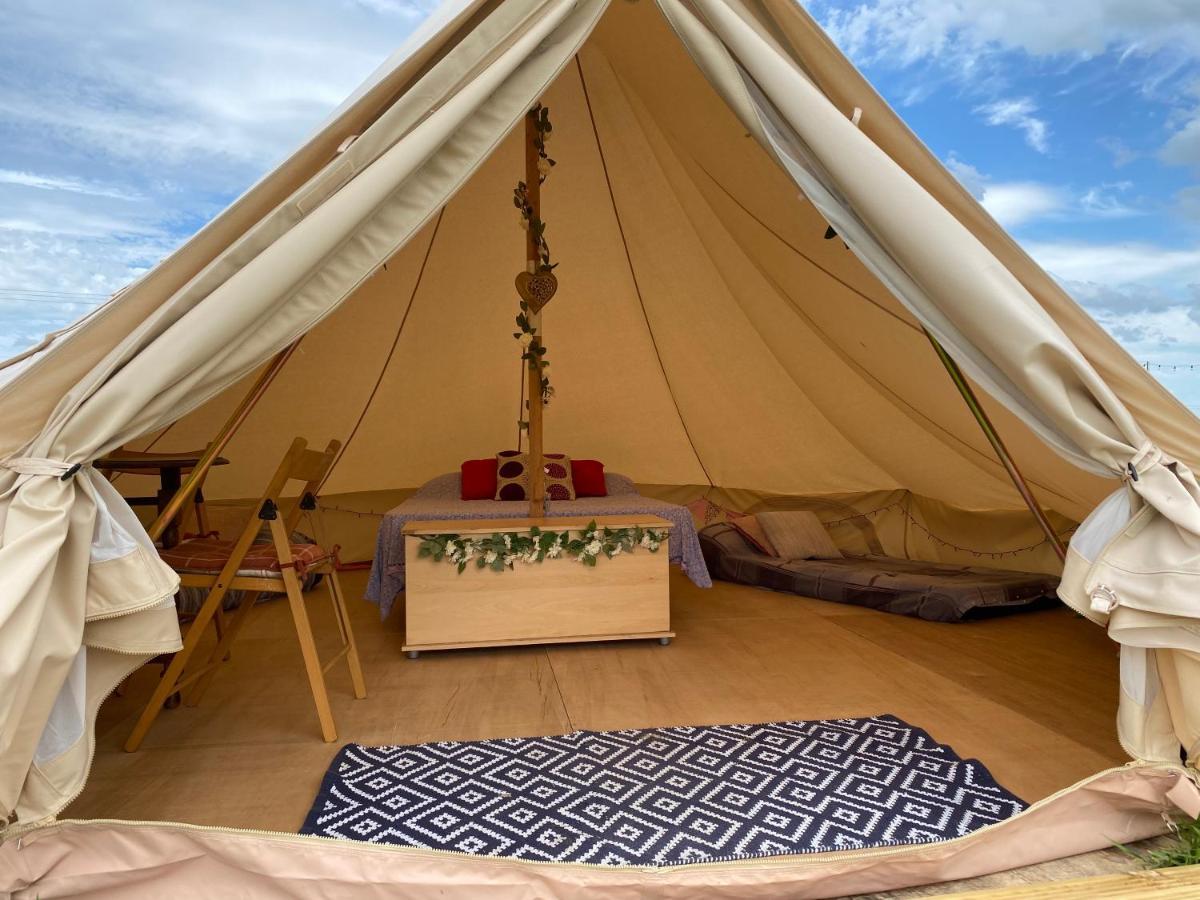 Honey Pod Farm Bell Tents อัพตัน อะพอน แซเวิร์น ภายนอก รูปภาพ